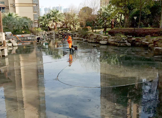 集贤景观池淤泥清理
